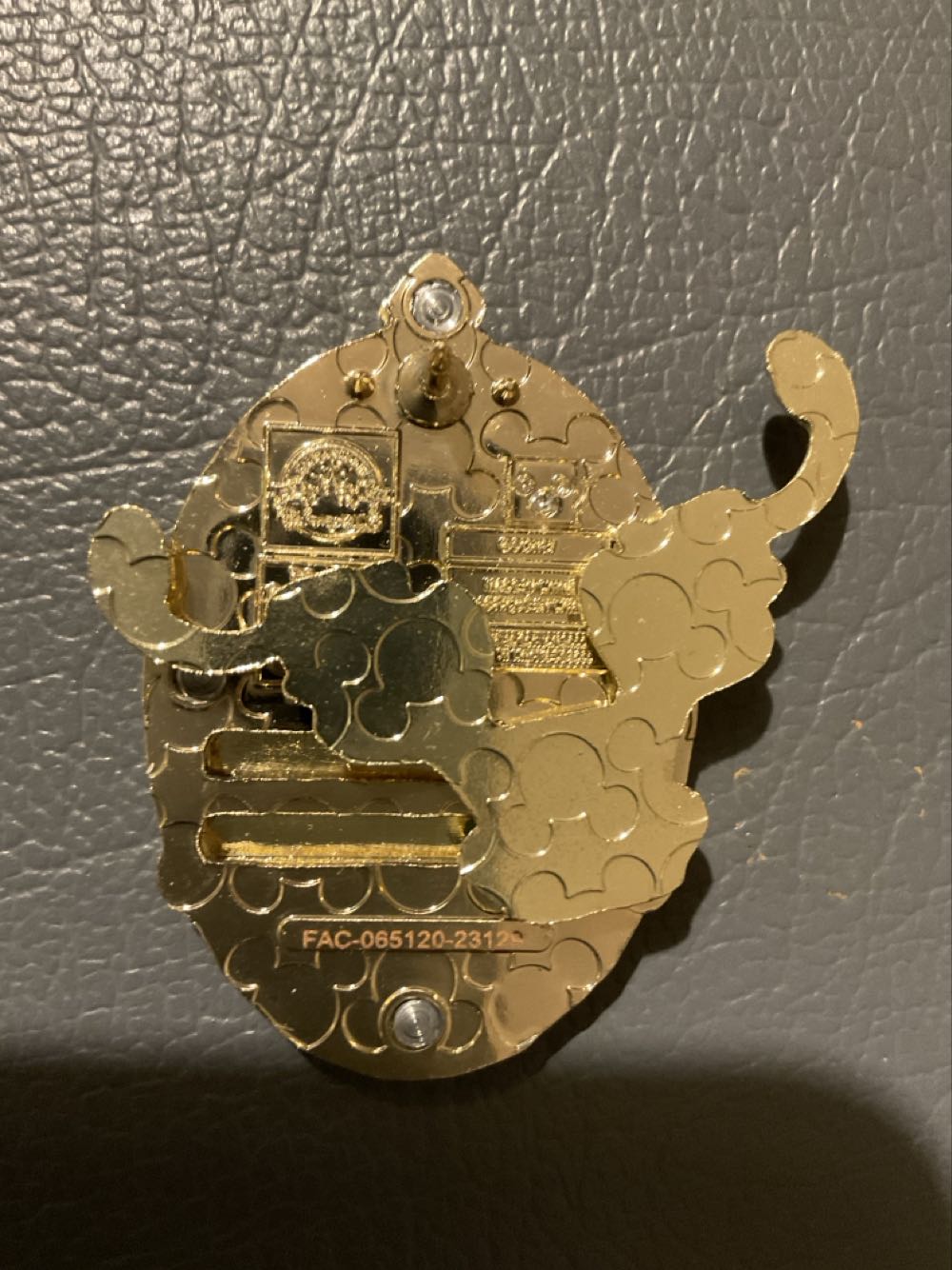 Robin Hood - 50th Anniversary - Ltd Edition 3000  pin collectible - Main Image 2