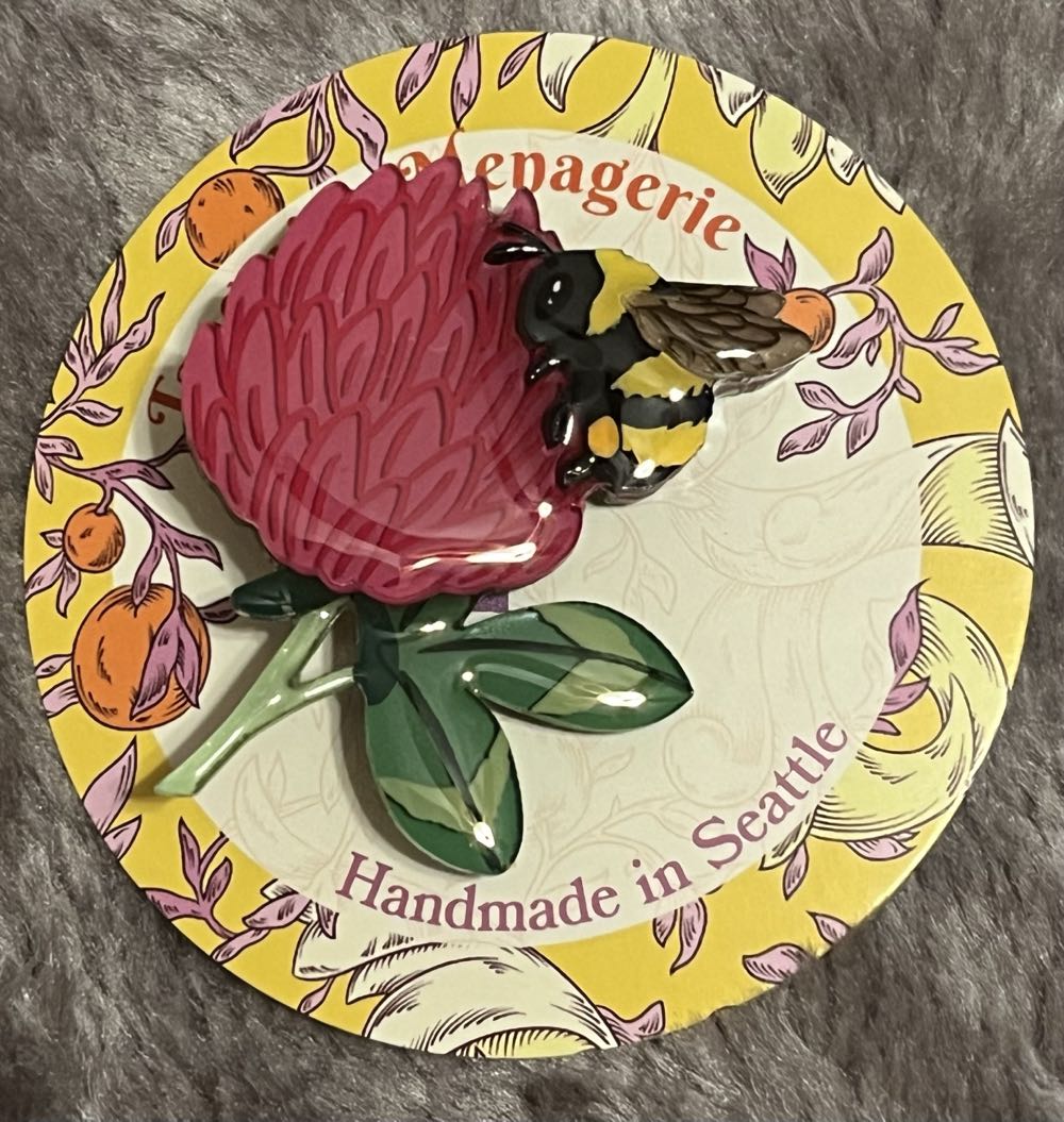 Tangerine Menagerie - Clover Bee - Brooch pin collectible - Main Image 2