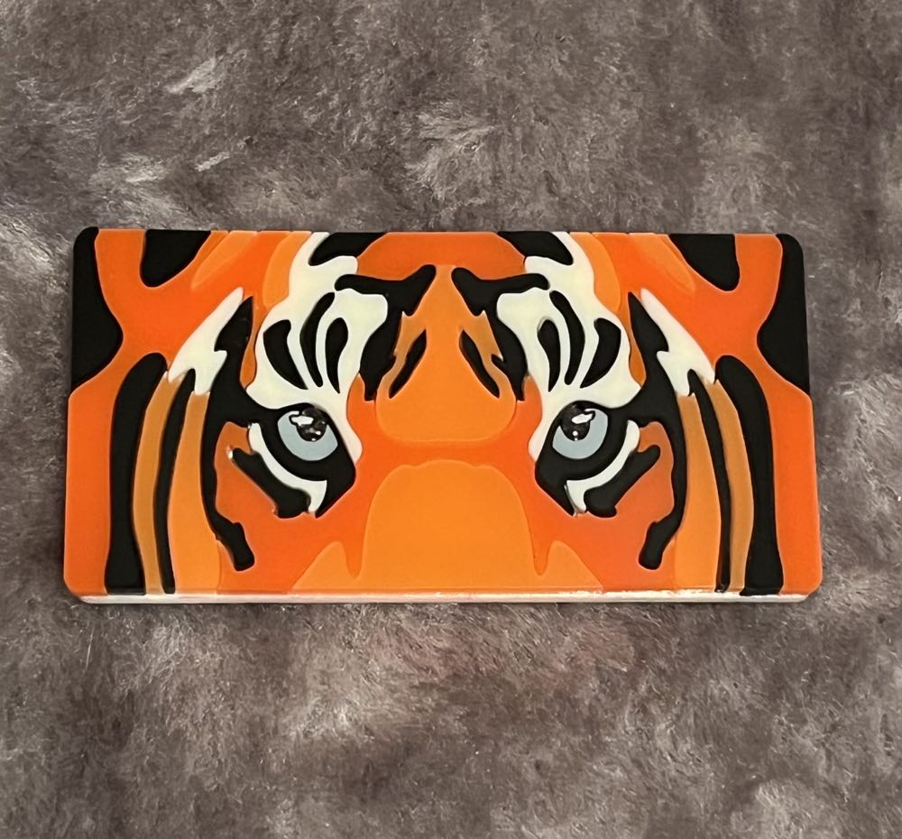 Mox + Co - Tiger (orange) - Brooch pin collectible - Main Image 3