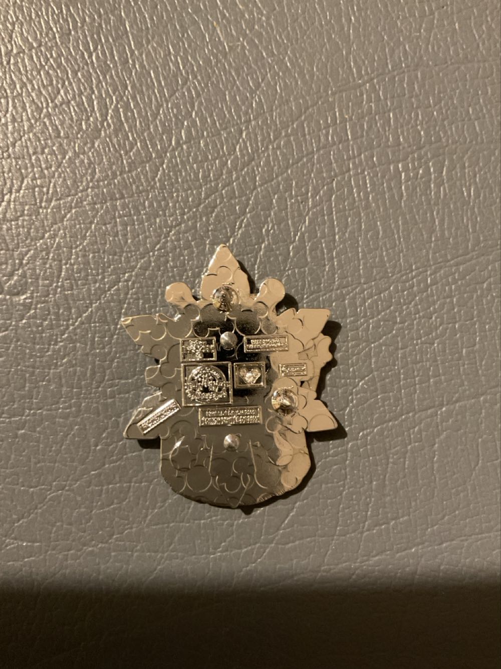 Frozen - Anya & Elsa - 10th Anniversary - Ltd Edition 2000  pin collectible - Main Image 2