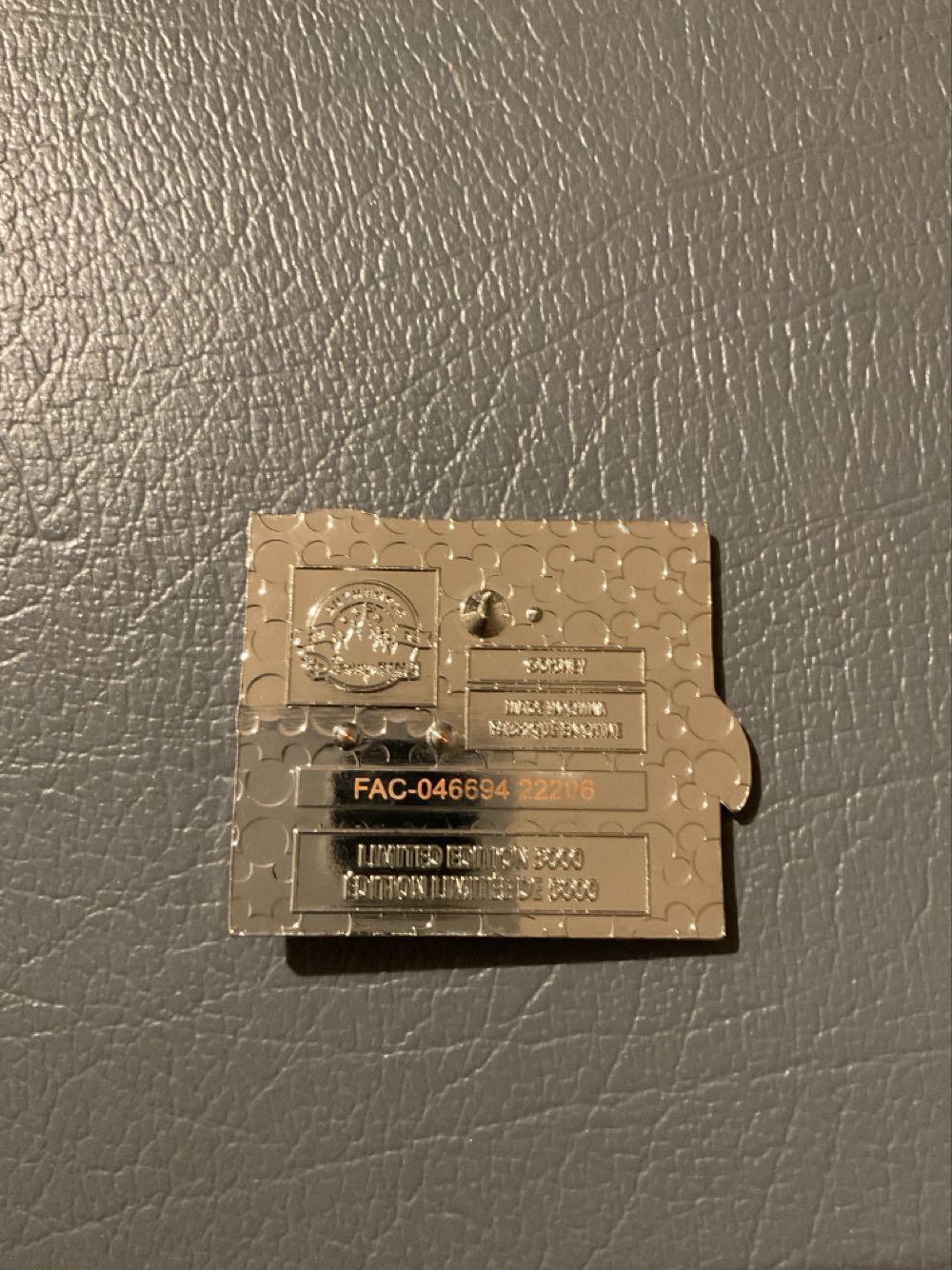 Food D’s - Lilo & Stitch - Ltd Edition 5000  pin collectible - Main Image 2