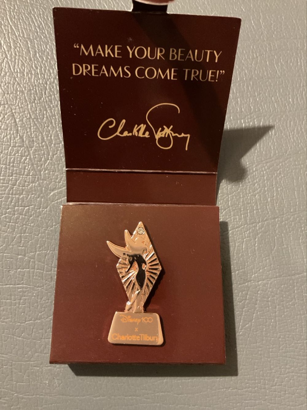 Nashville American Flag Guitar With Black Dangle Pick