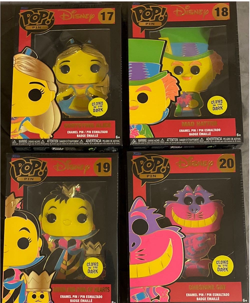 Queen And King Of Hearts - Funko Pop! Pin pin collectible [Barcode 671803453029] - Main Image 3