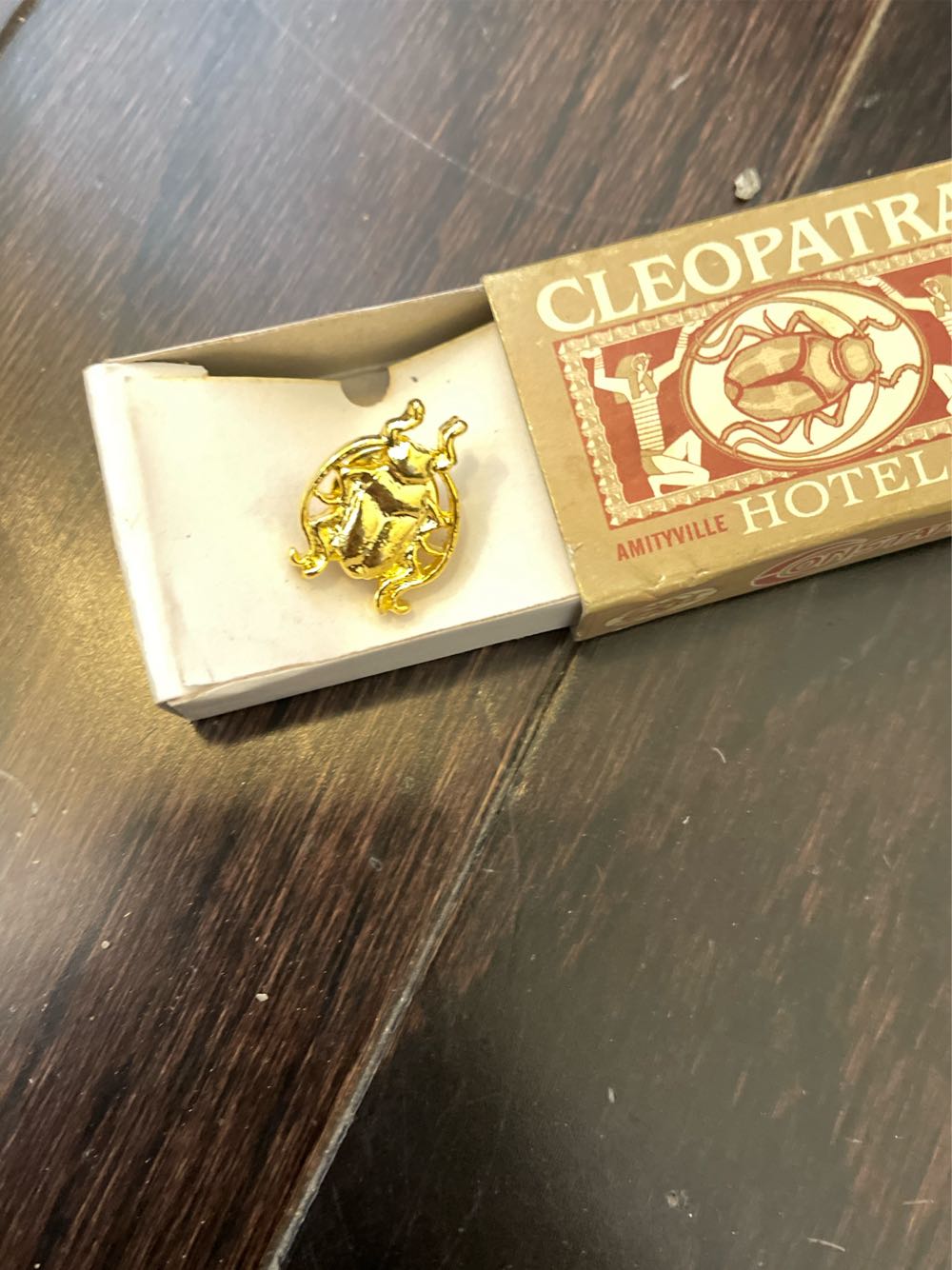 Cleopatra Hotel  pin collectible - Main Image 2
