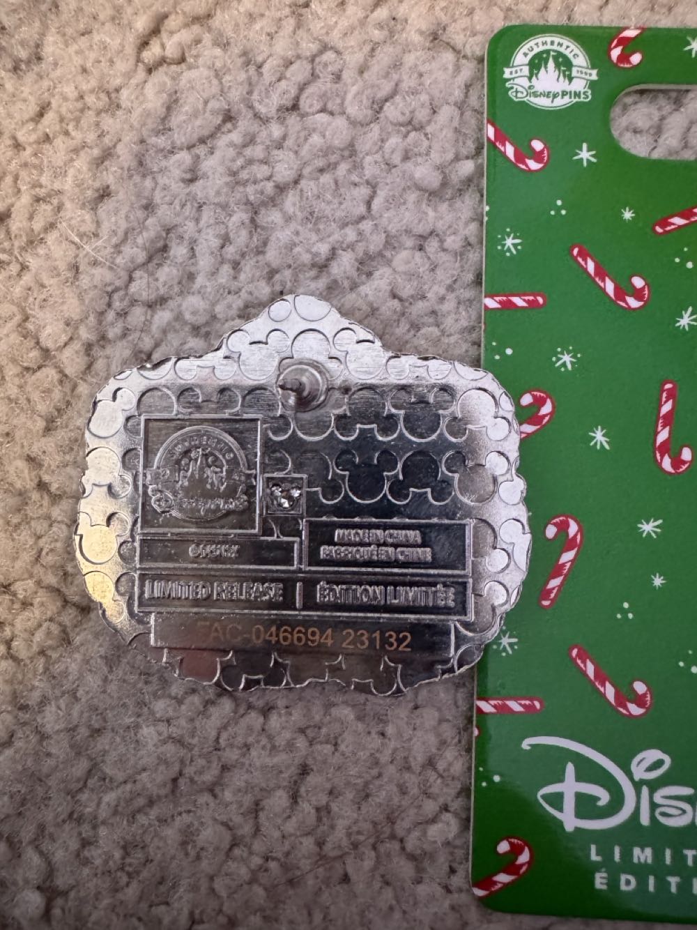 Christmas Ltd Release Mickey, Minnie, Goofy Merry Christmas 2023 - Limited Edition pin collectible [Barcode 400959874354] - Main Image 2