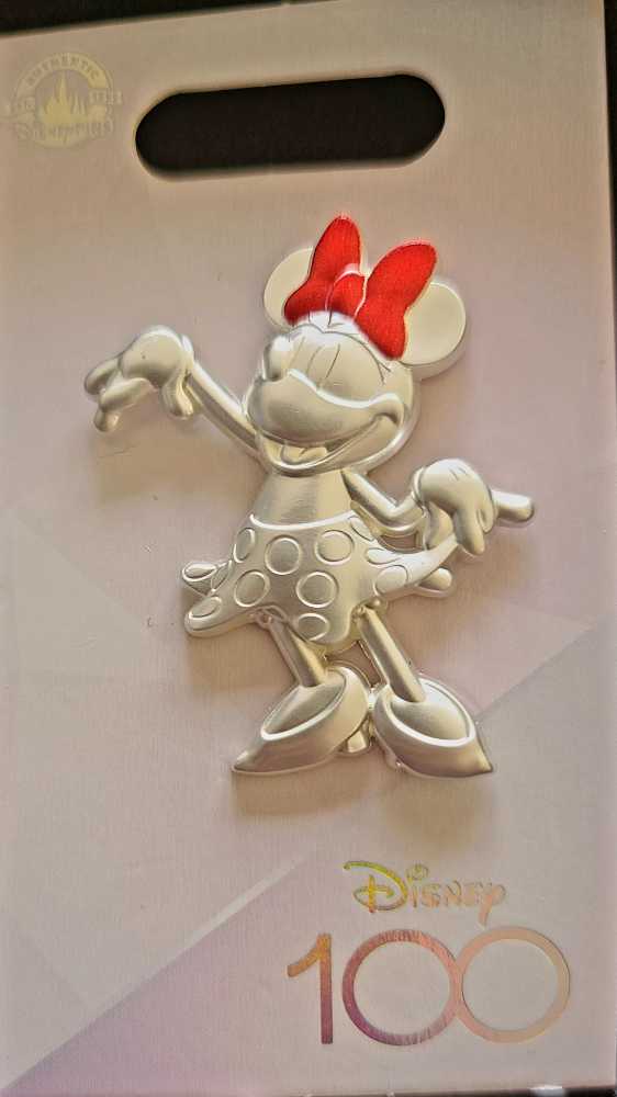 Aulani - Hawaiian  Resort - Mickey & Donald Surfing