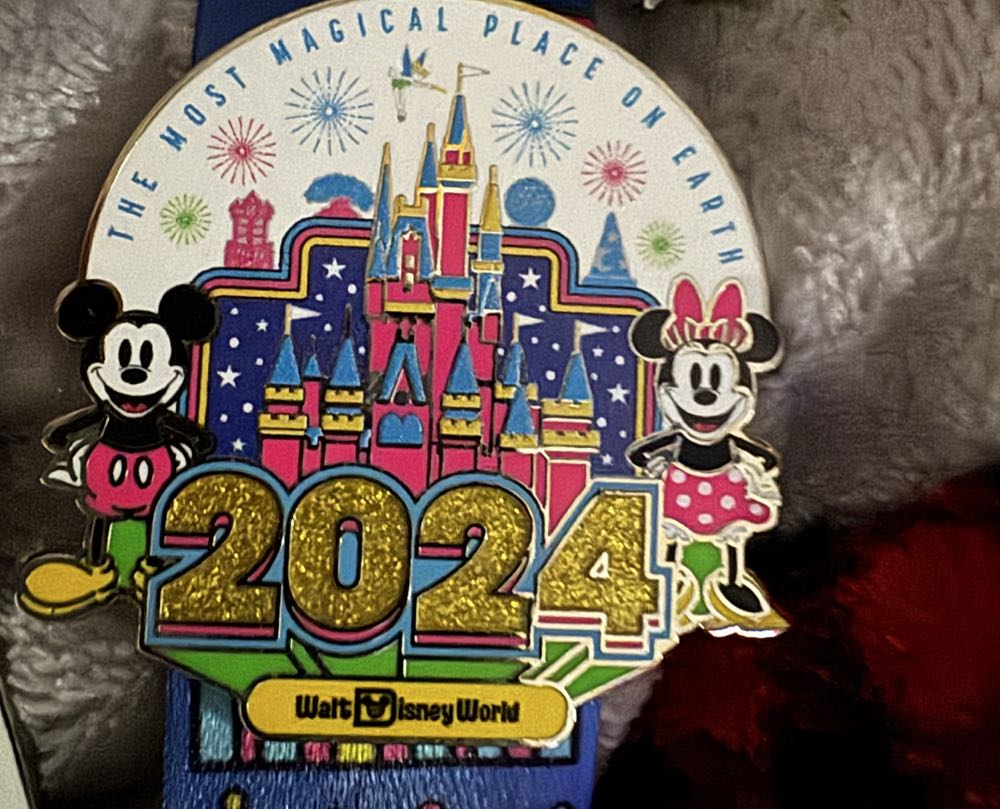 Mickey/Minnie Castle 2024  pin collectible [Barcode 400960367623] - Main Image 3