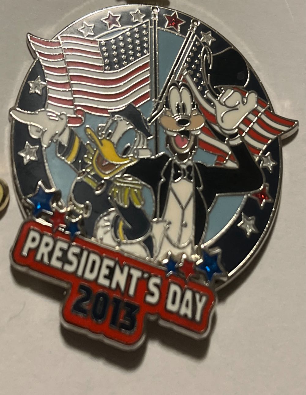 D23 Exclusive - Oliver and Company 35th Anniversary Pin