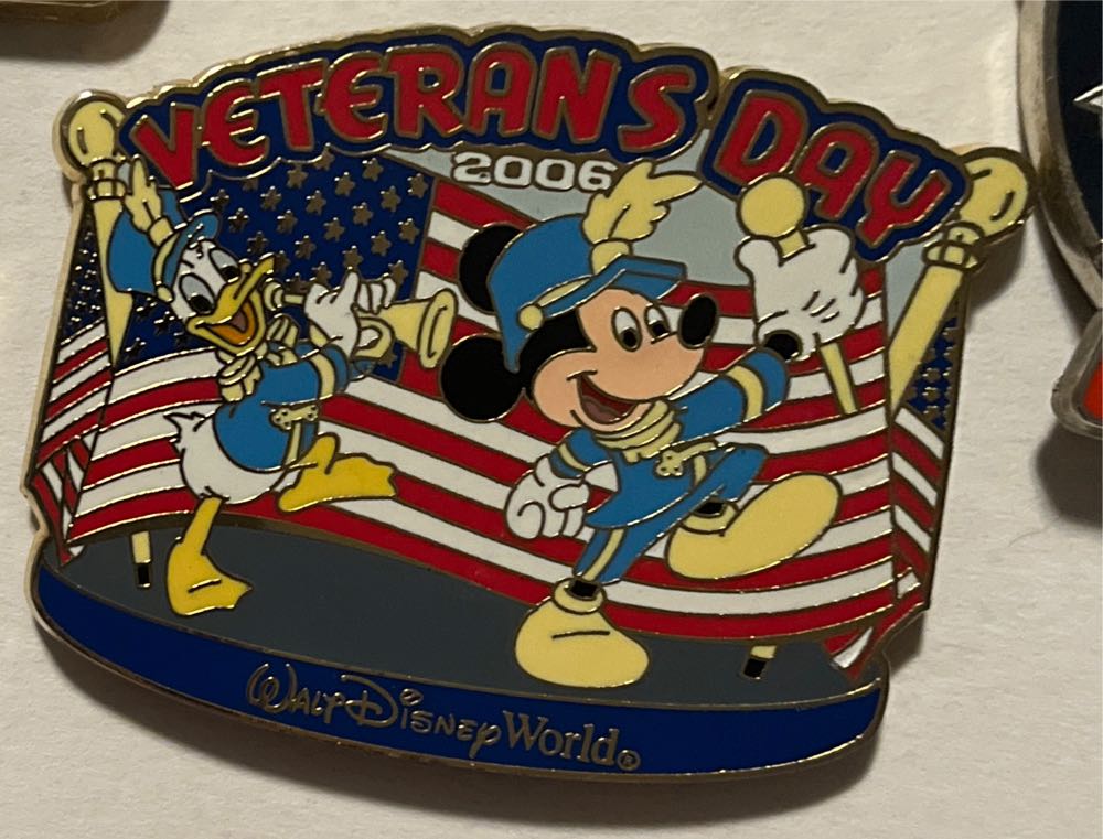 Mickey and Minnie 2 pc Valentines Set