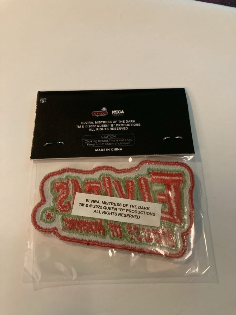 Elvira  pin collectible - Main Image 2