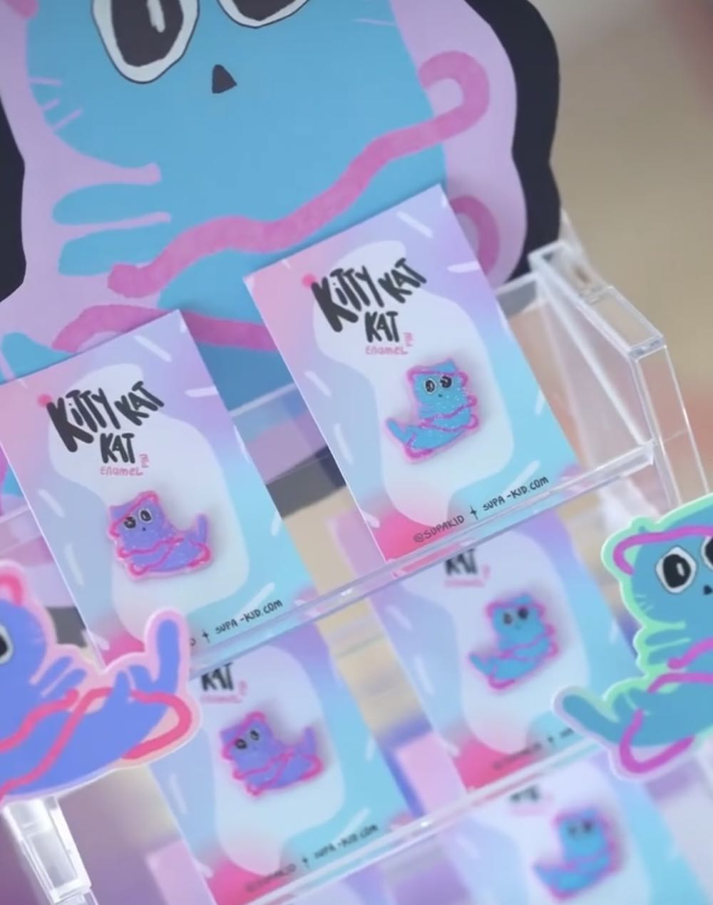 Kitty Kat Kat  pin collectible - Main Image 3