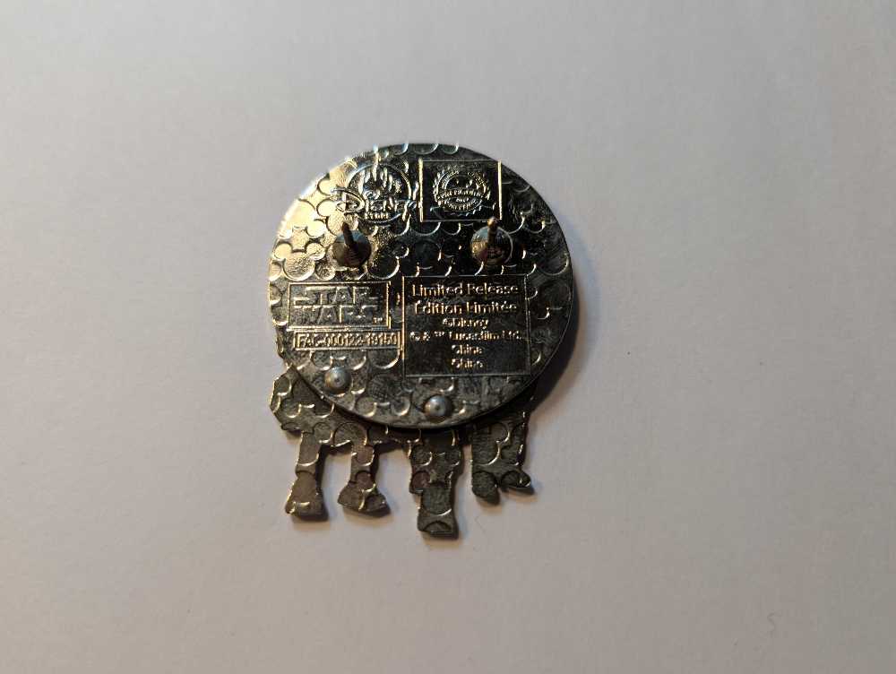 Star Wars The Mandalorian - Metal / Enamel / Limited Release pin collectible [Barcode 465054236131] - Main Image 2