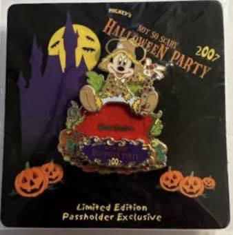 WDW - MNSSHP 2007 – Annual Passholder Mickey Scarecrow - Limited Edition pin collectible - Main Image 2