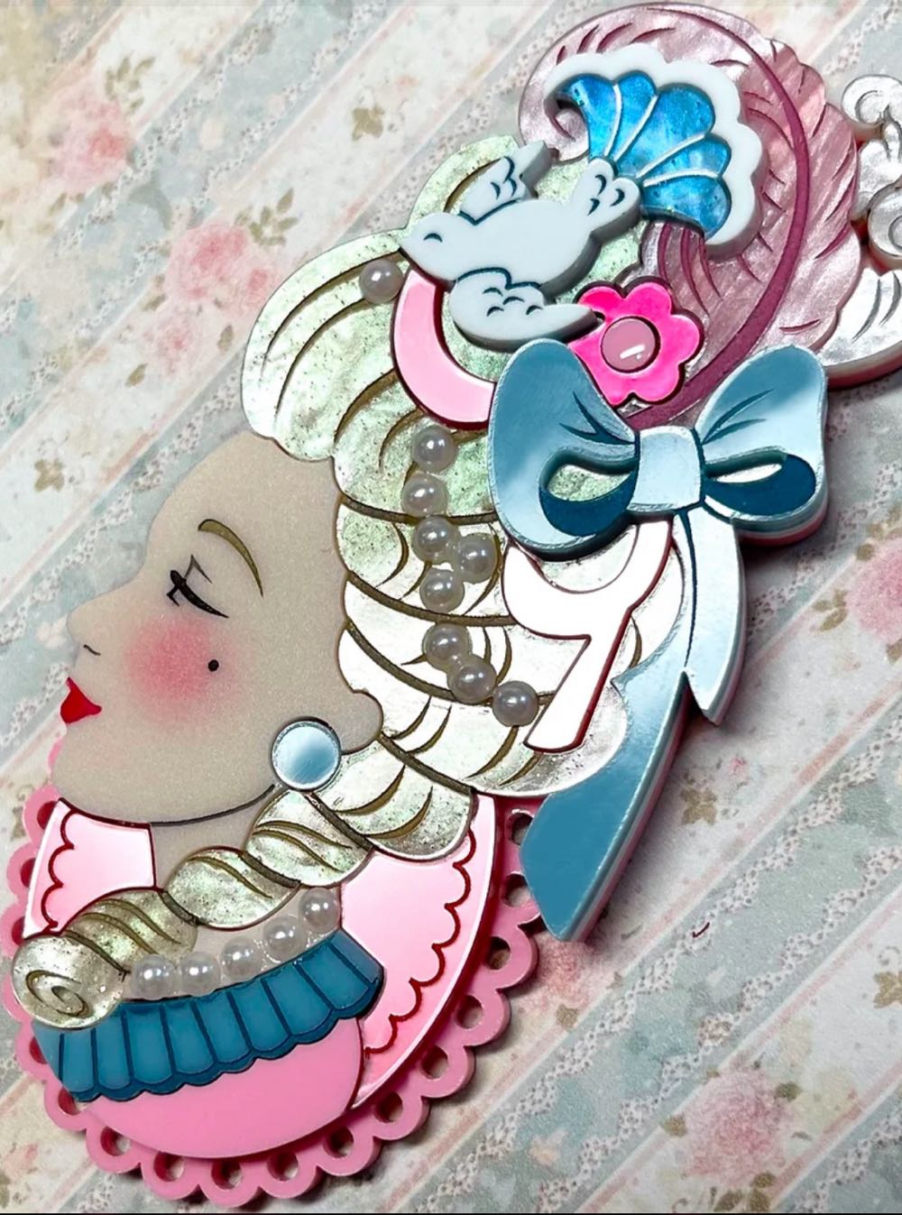 TMOMJ - Marie Antoinette - Brooch pin collectible - Main Image 2