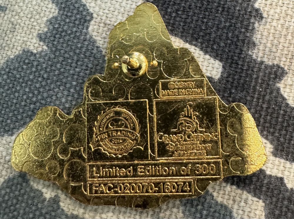 Shanghai, Disney resort grand opening gold Mountain  pin collectible - Main Image 2