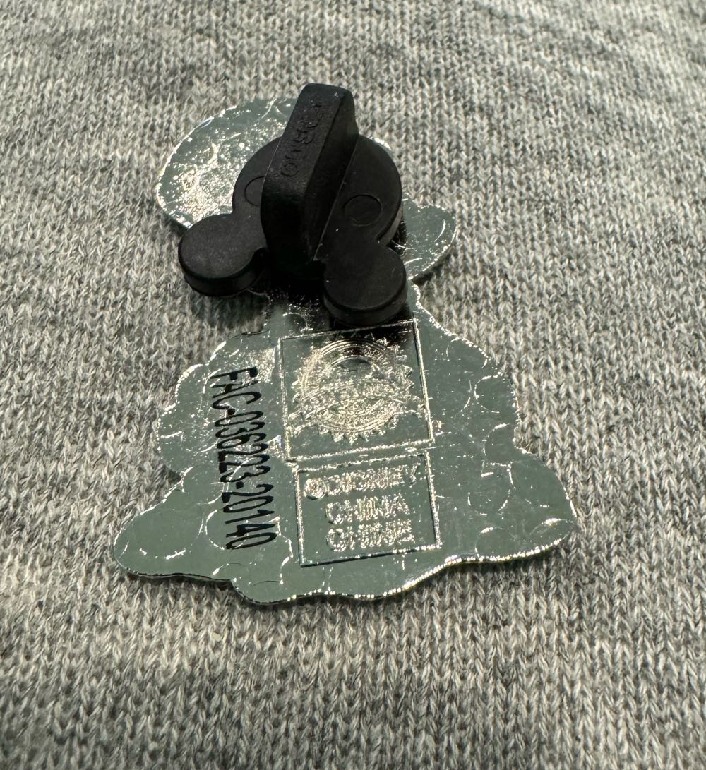 Scrooge McDuck snowman  pin collectible - Main Image 2