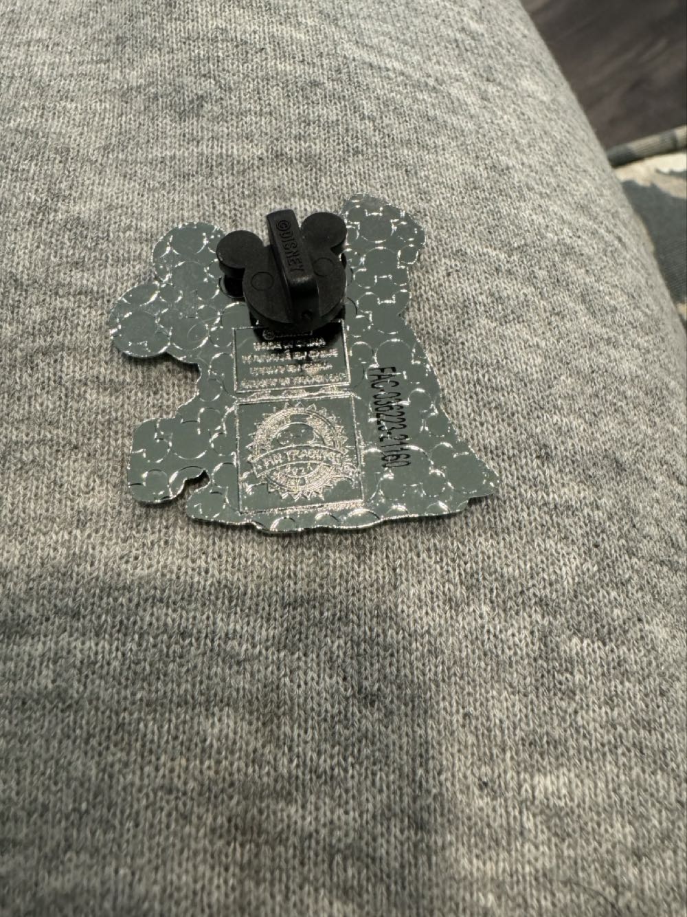 Minnie Mouse, kid, snowman  pin collectible - Main Image 2