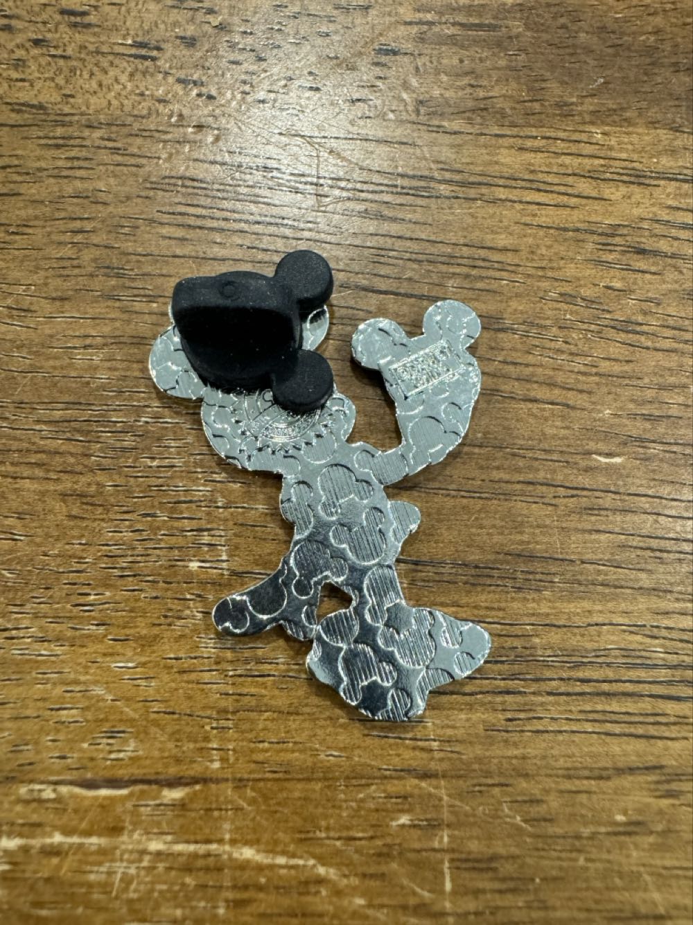 Minnie mouse, holding Mickey hat  pin collectible - Main Image 2