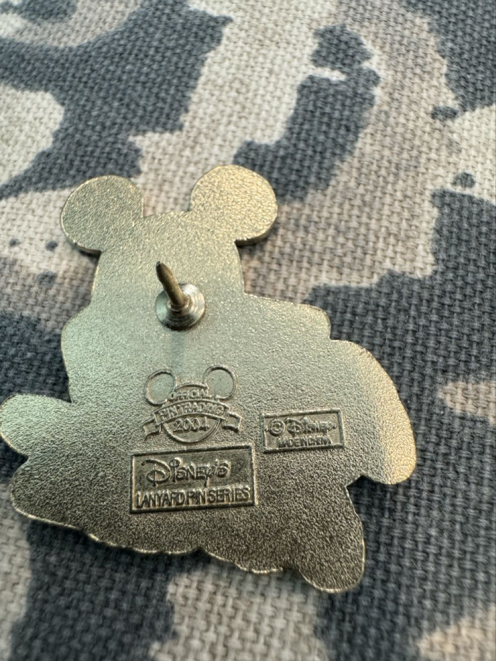 Mickey Mouse Signature , Red And Gold  pin collectible - Main Image 2