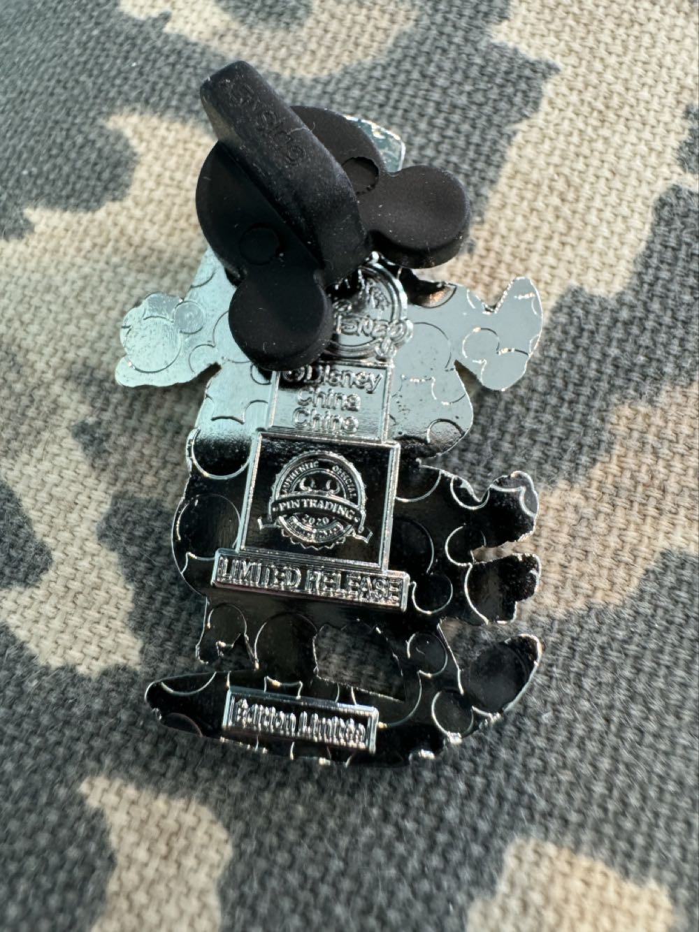 Haunted mansion, three guys in quicksand  pin collectible - Main Image 2