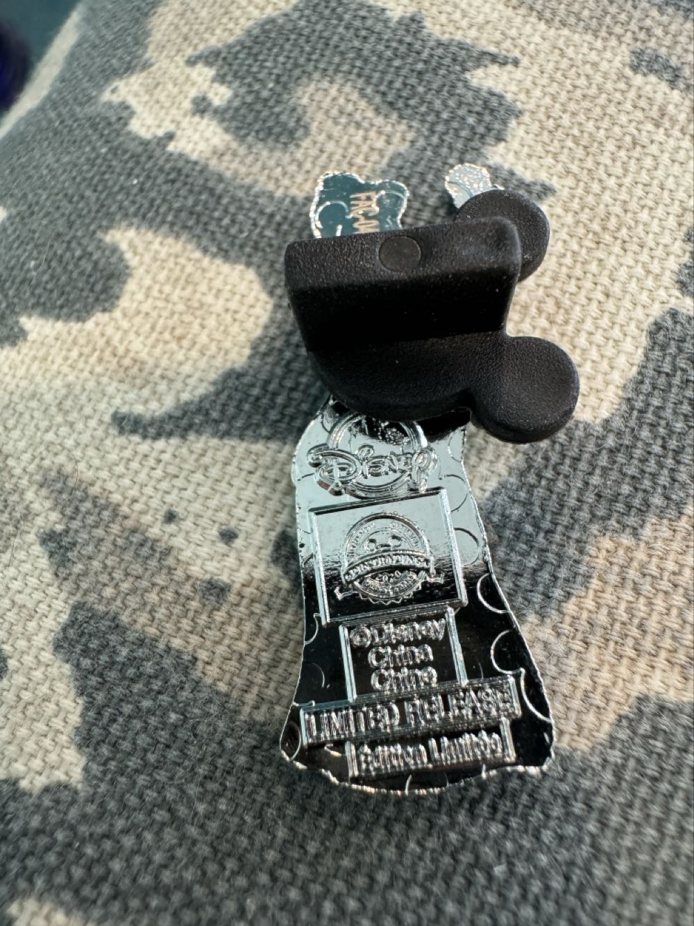 Haunted mansion, woman with rose  pin collectible - Main Image 2