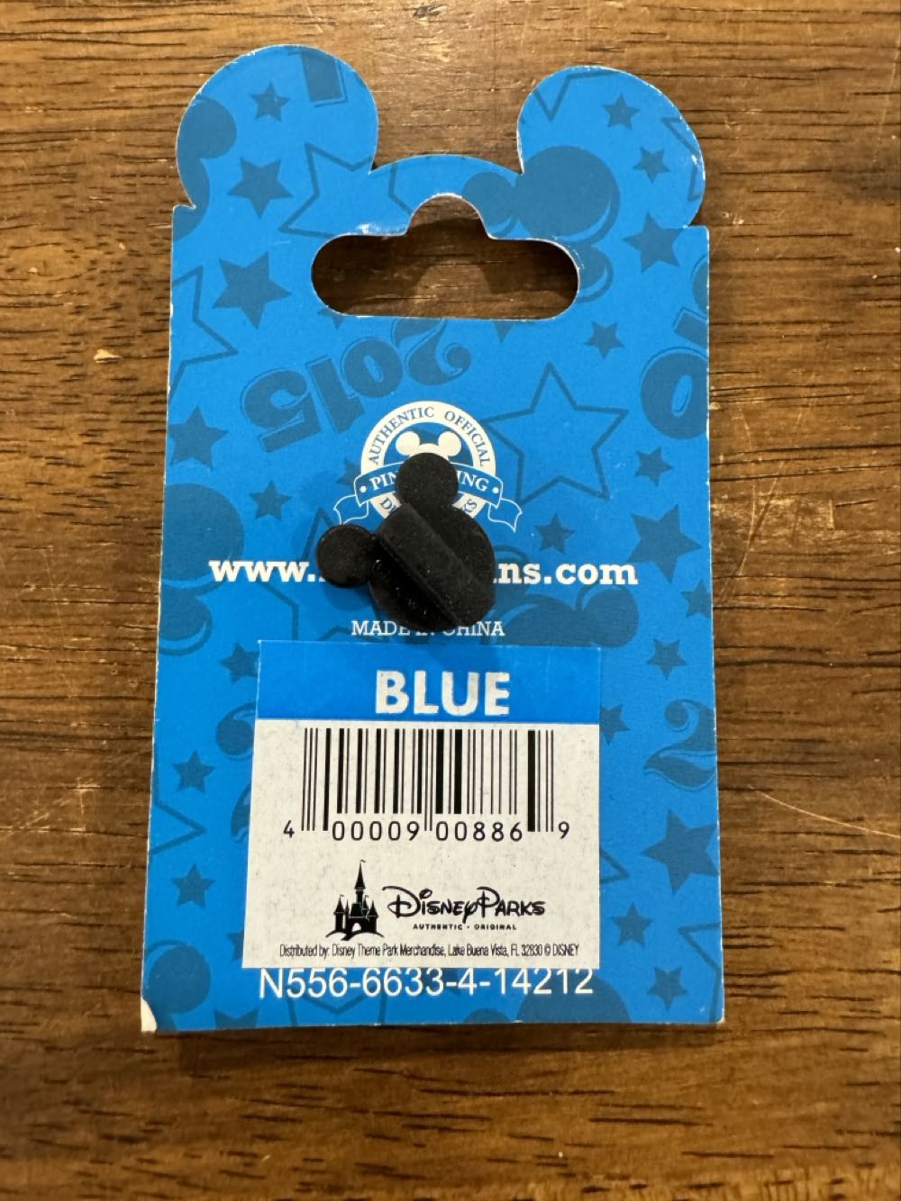 2015 Walt Disney World, Mickey and Minnie  pin collectible [Barcode 400009008869] - Main Image 3