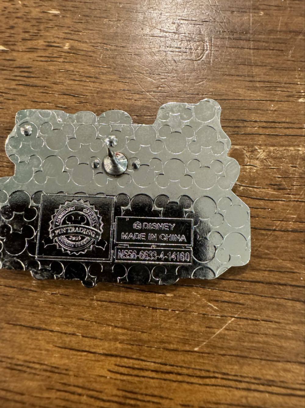 2015 Walt Disney World, Mickey and Minnie  pin collectible [Barcode 400009008869] - Main Image 4