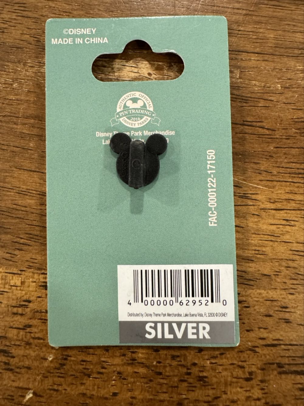 Mickey Mouse Santa, Christmas  pin collectible [Barcode 400000629520] - Main Image 4