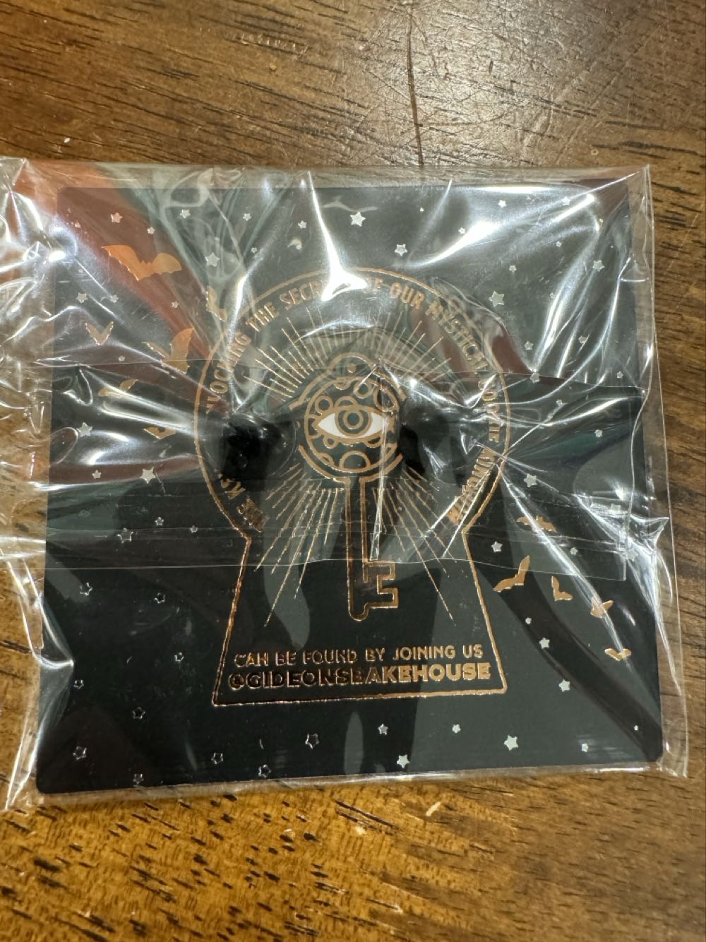 Gideon’s Bakehouse Black Cat, Disney Springs  pin collectible - Main Image 2