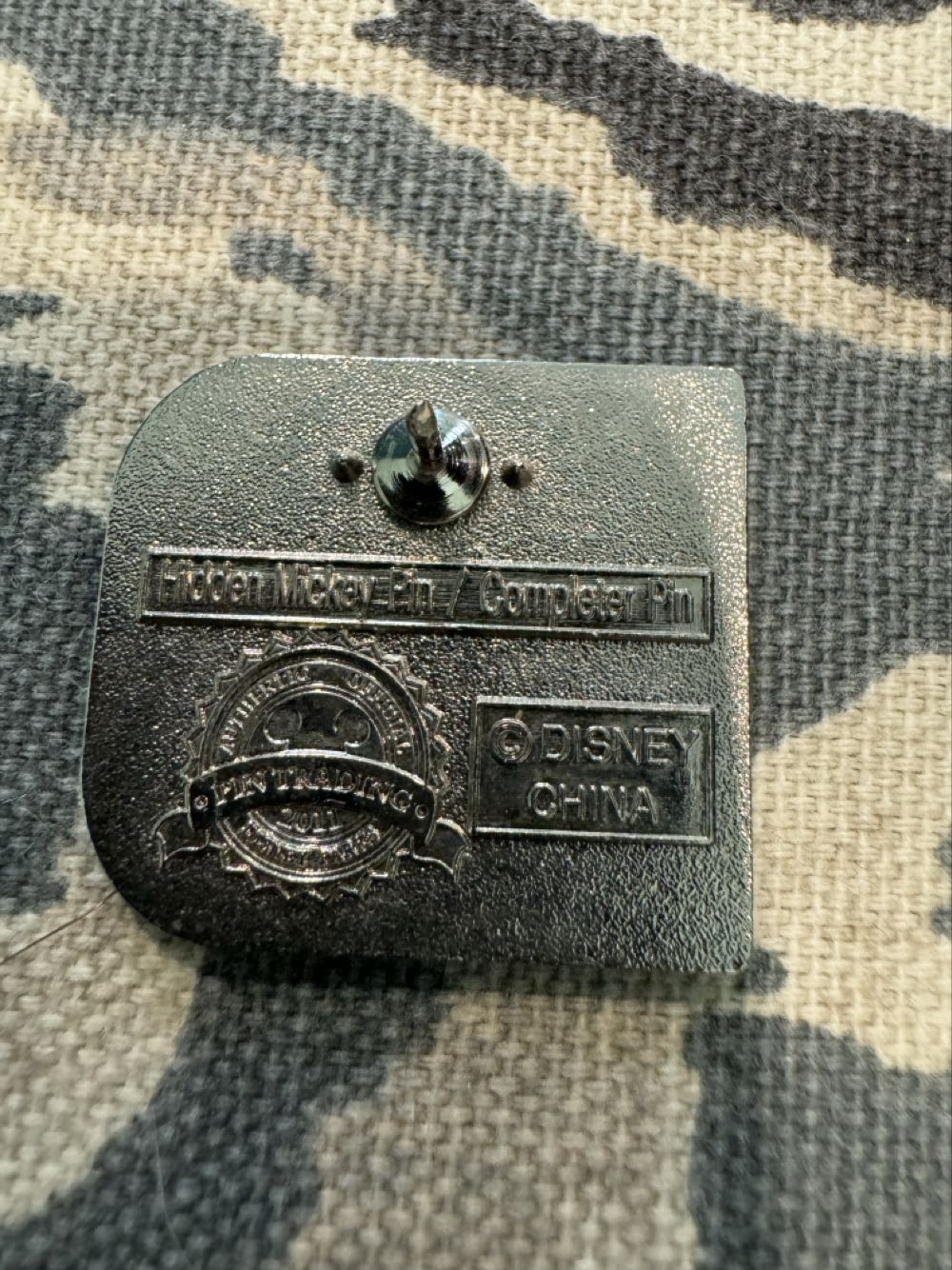 Mickey Mouse Walt Disney World 40th anniversary  pin collectible - Main Image 2