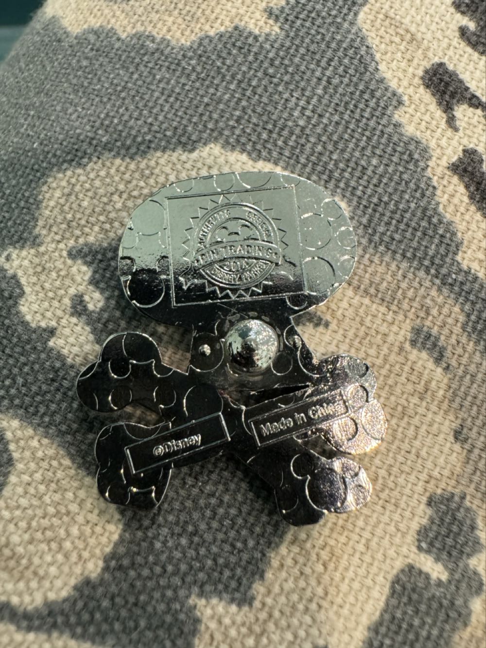 Skull With Heart Eyes  pin collectible - Main Image 2