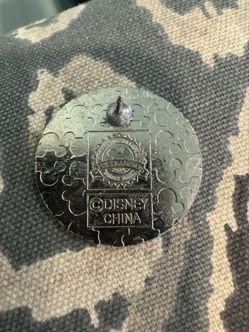 Red Jolly Roger, Skull Flag, pirates of the Caribbean  pin collectible - Main Image 2