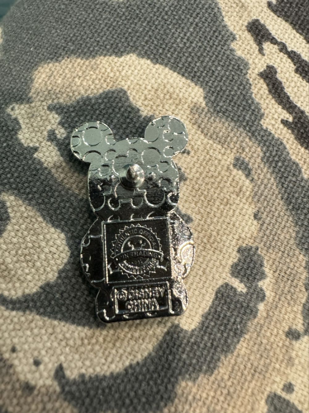 Vinylmation, Skull With Heart Eyes  pin collectible - Main Image 2