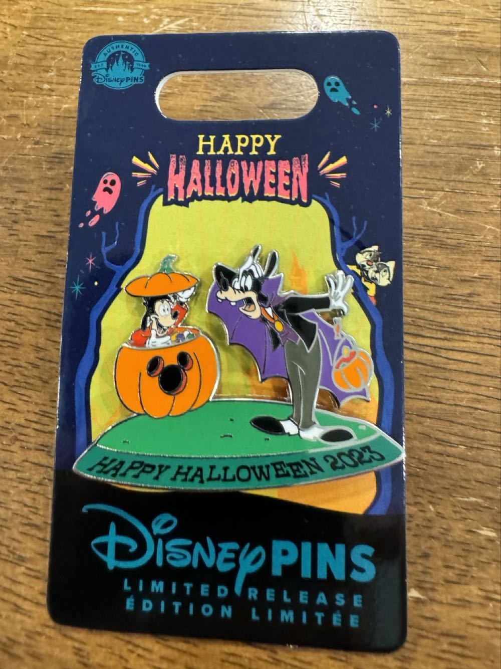 Halloween 2023 , Goofy, And Max and  pin collectible [Barcode 400959518555] - Main Image 2