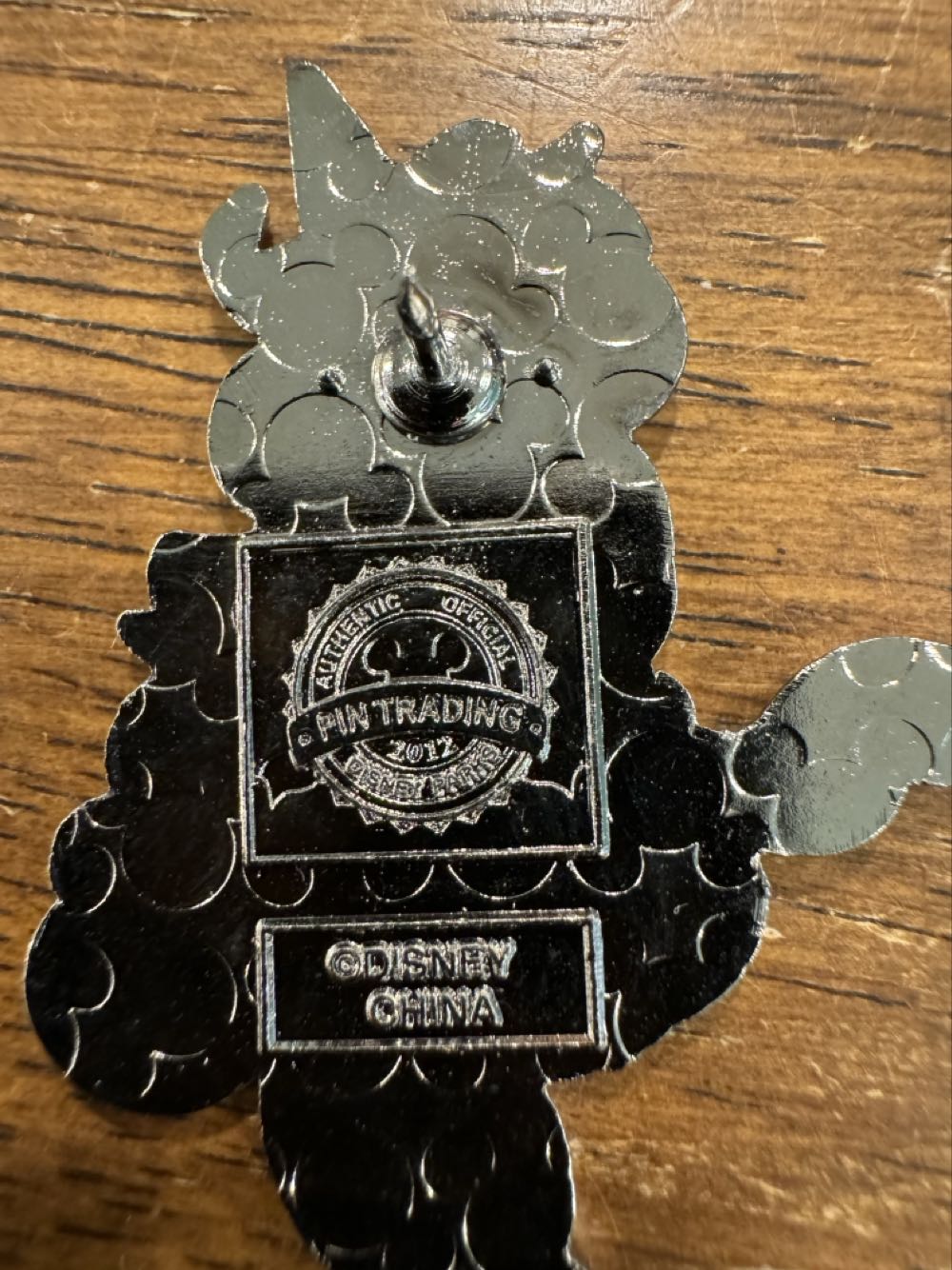 Halloween 2012 Minnie mouse witch  pin collectible - Main Image 2