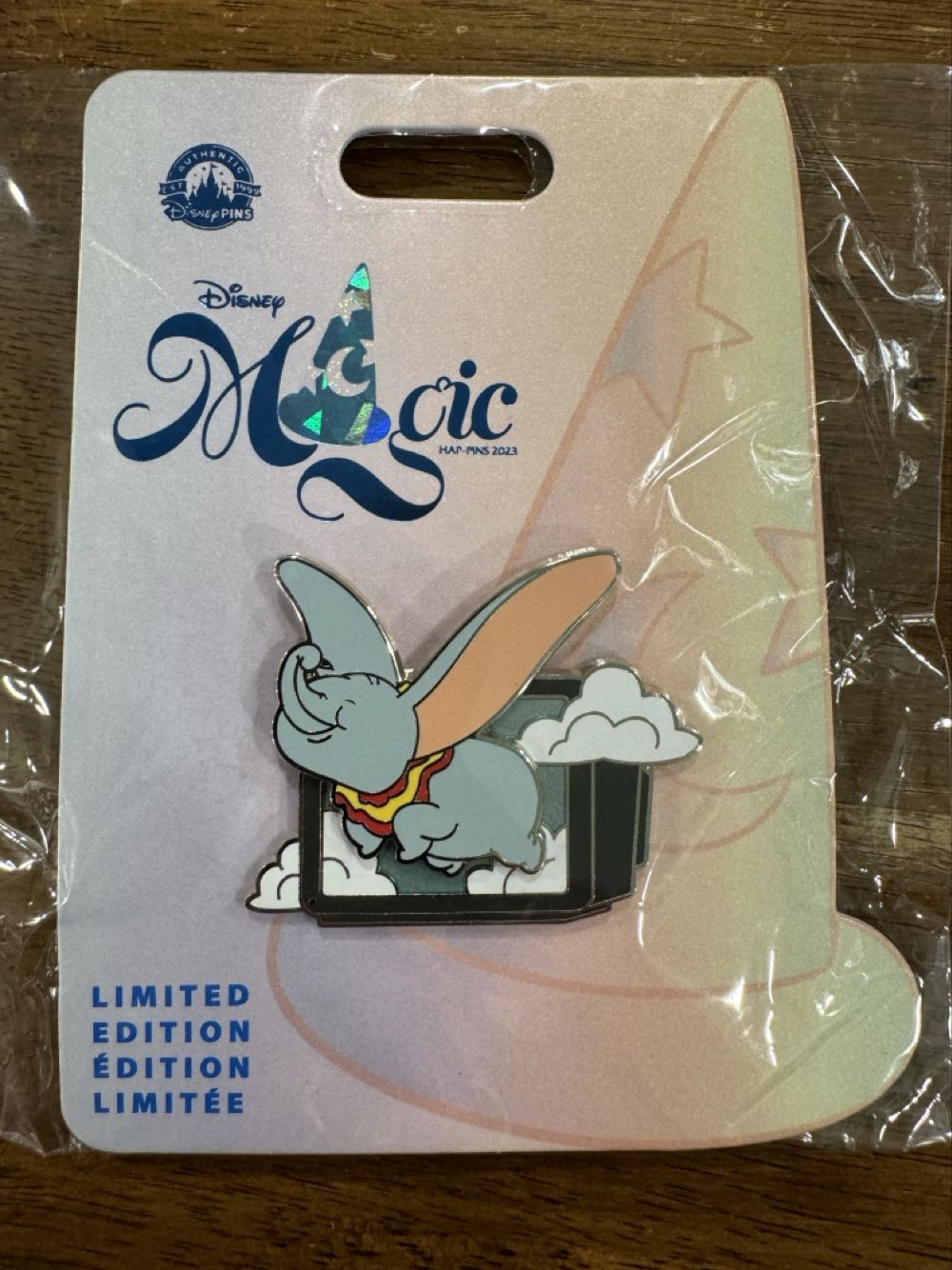 Dumbo Magical Movie  pin collectible [Barcode 400959874521] - Main Image 2
