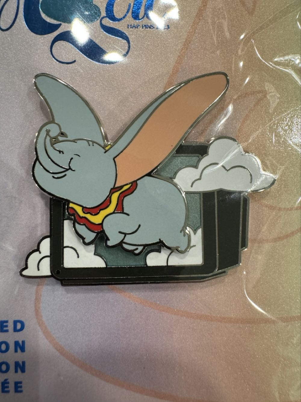 Dumbo Magical Movie  pin collectible [Barcode 400959874521] - Main Image 3