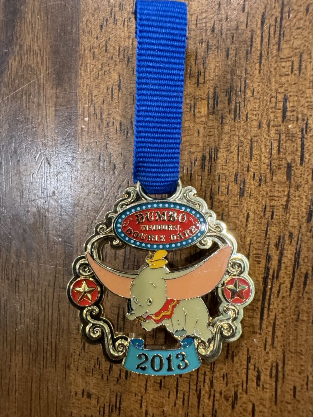 Donald And Daisy Limited Holiday Gift Card Pin