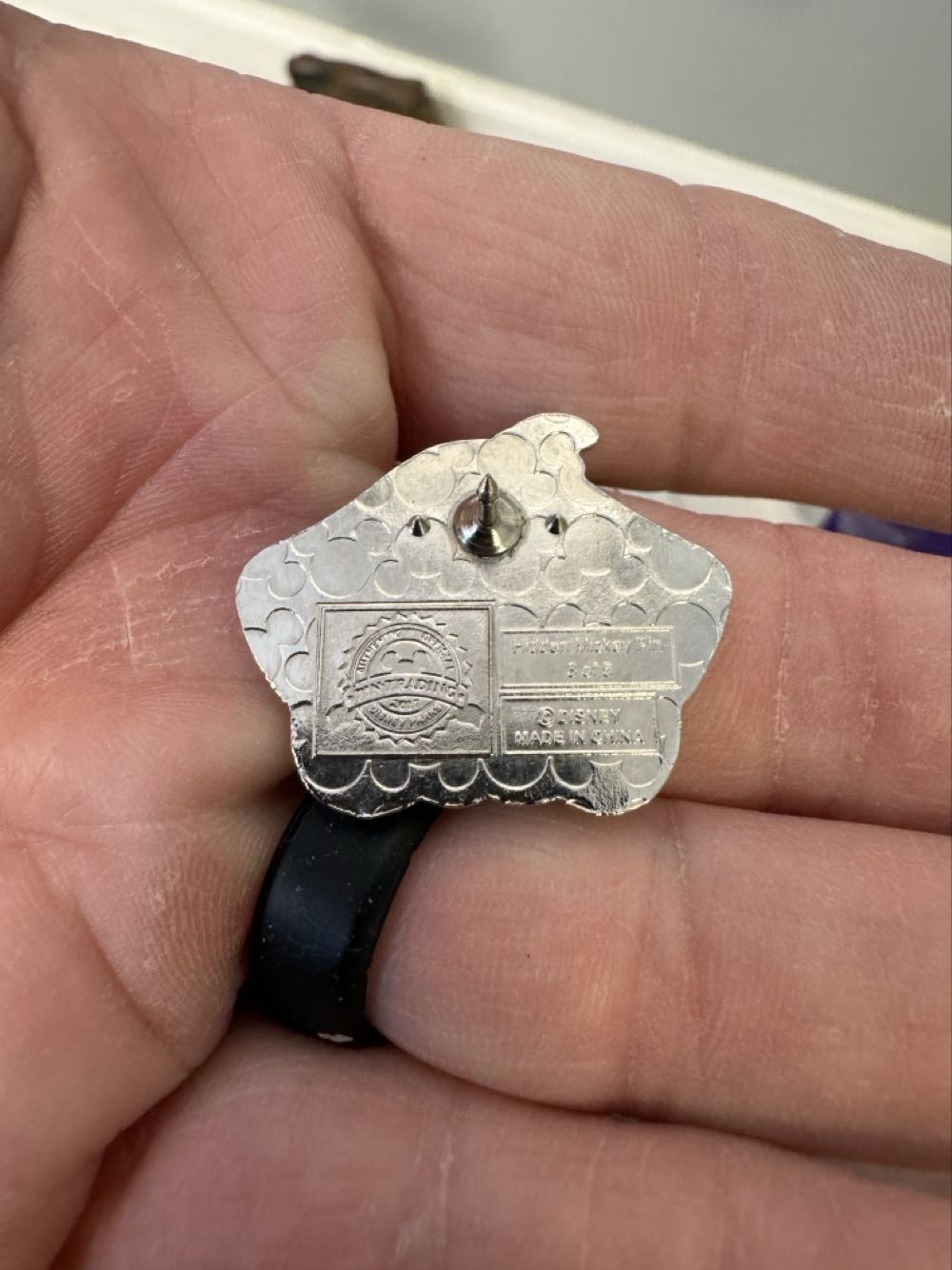 Dumbo Sitting Hidden Mickey  pin collectible - Main Image 2