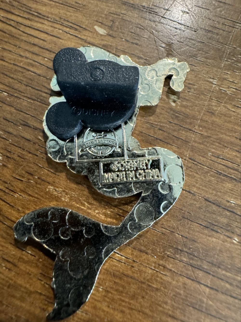 The little mermaid, Ariel, with Dingle Hopper  pin collectible - Main Image 2