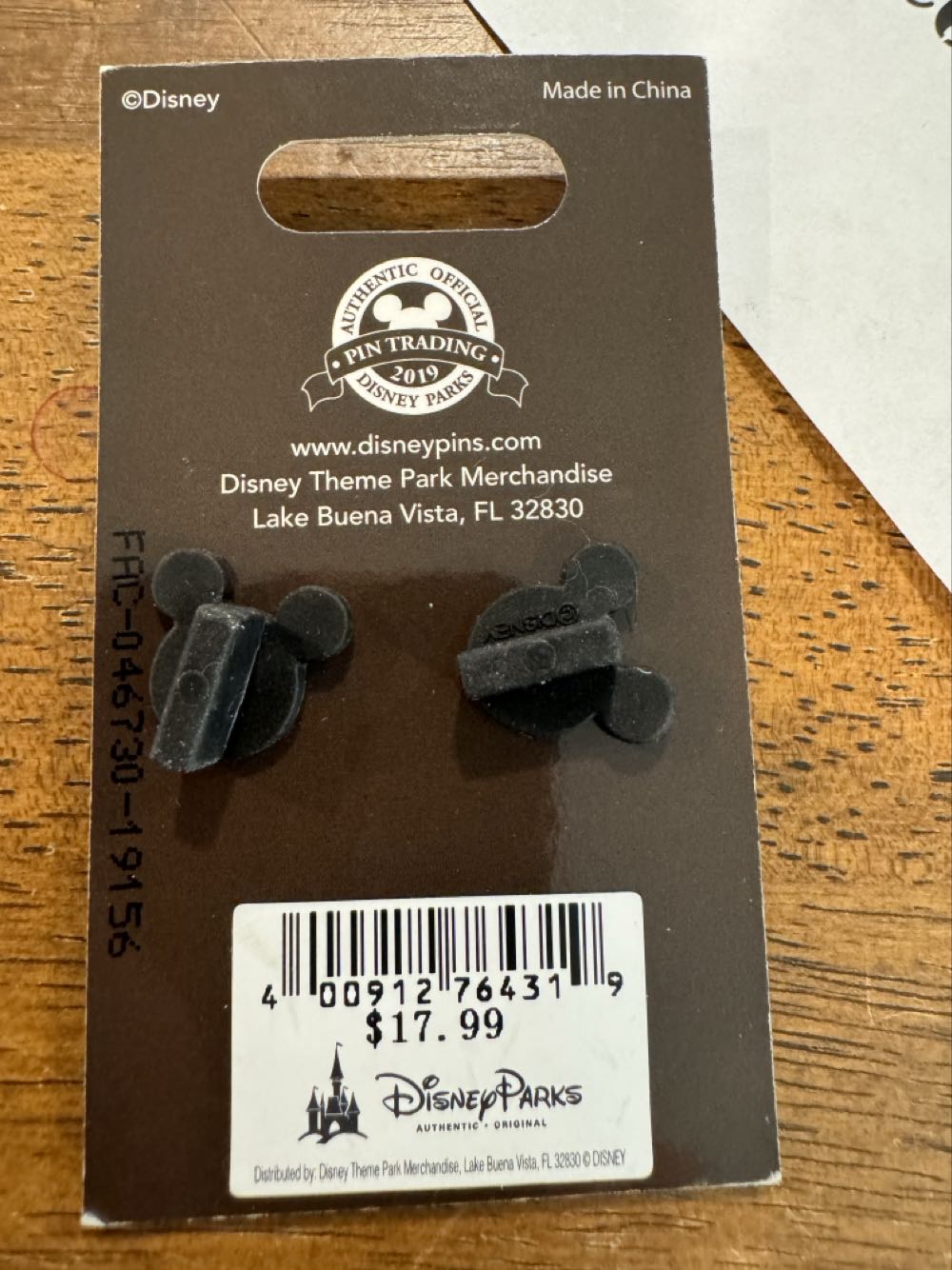 The Wind In The Willows 70th Anniversary  pin collectible [Barcode 400912764319] - Main Image 2