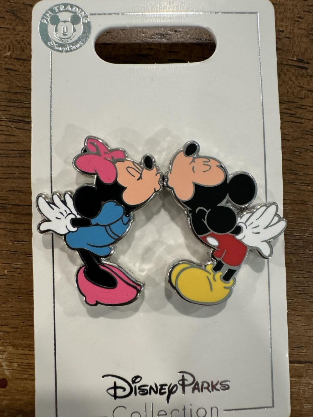 Mickey Mouse & Minnie Mouse Kiss  pin collectible [Barcode 400007570580] - Main Image 2