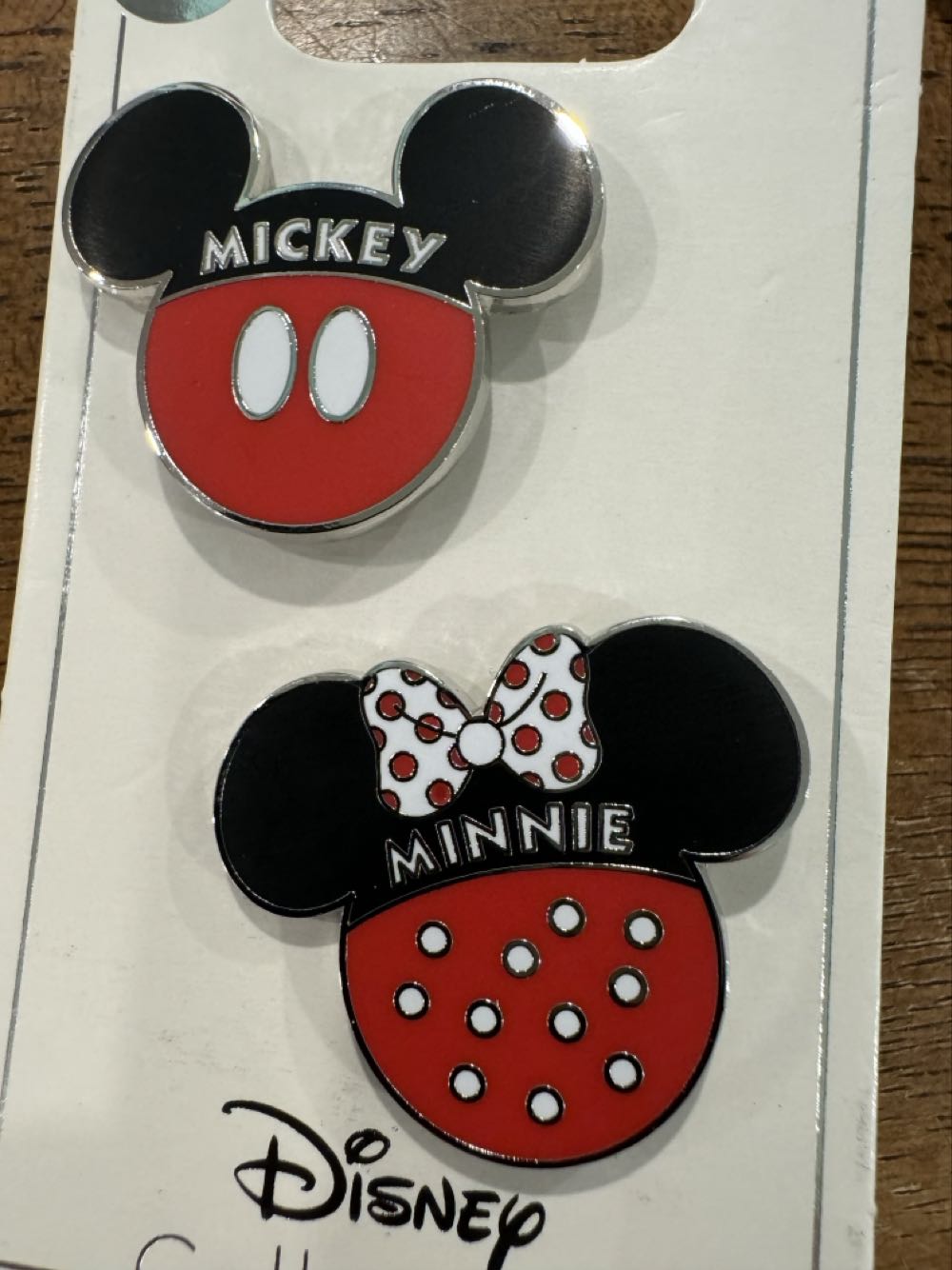 Mickey And Minnie Icon Set  pin collectible [Barcode 400020487421] - Main Image 2