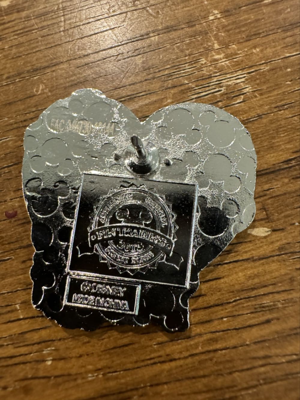 Mickey and Minnie in heart  pin collectible - Main Image 2
