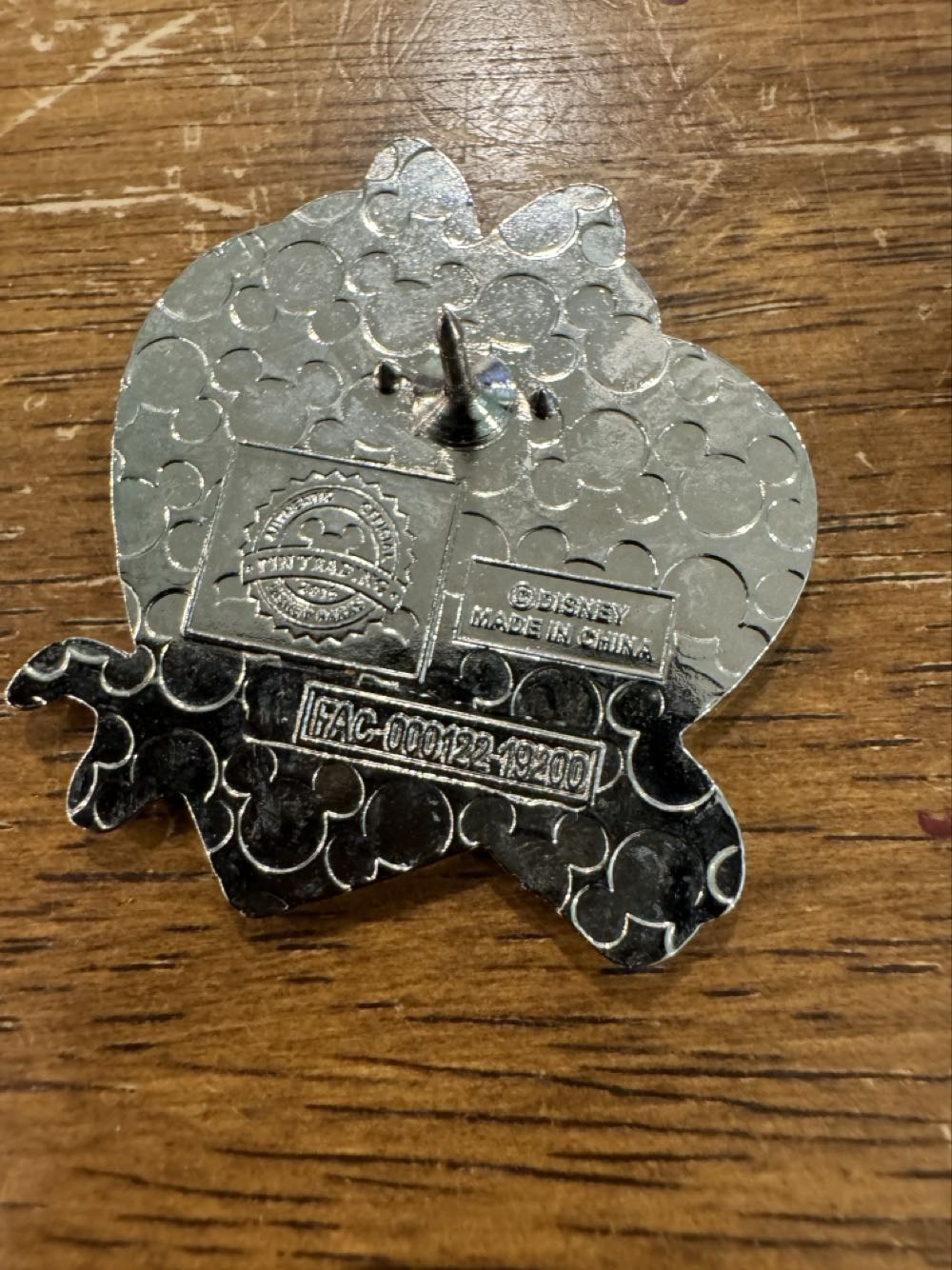 Minnie mouse and Figaro in heart  pin collectible - Main Image 2