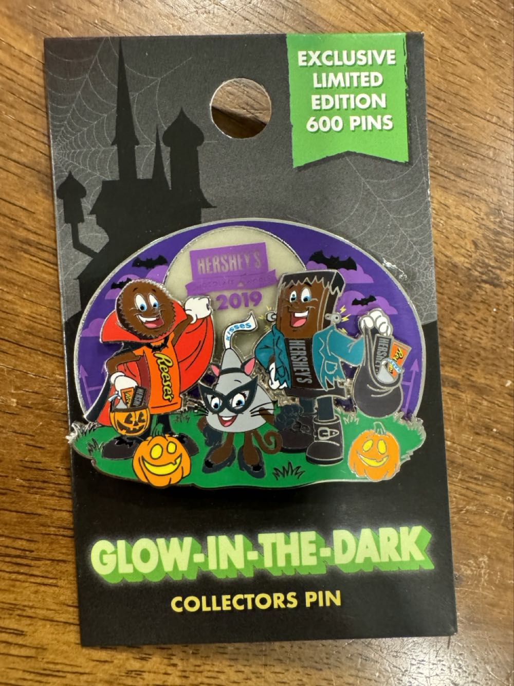 Hersheypark Halloween, 2019  pin collectible [Barcode 032284136328] - Main Image 2