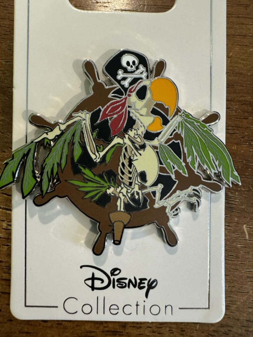 Pirates Of The Caribbean Skeleton Parrot  pin collectible [Barcode 400948665079] - Main Image 2