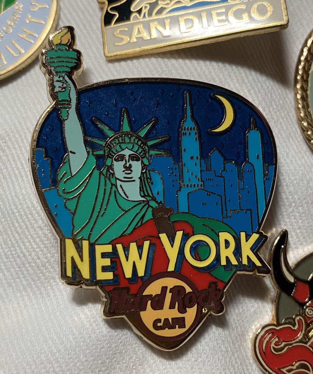 Vinylmation 3D Pin - Mickey Mouse Mine! Mine! Mine!