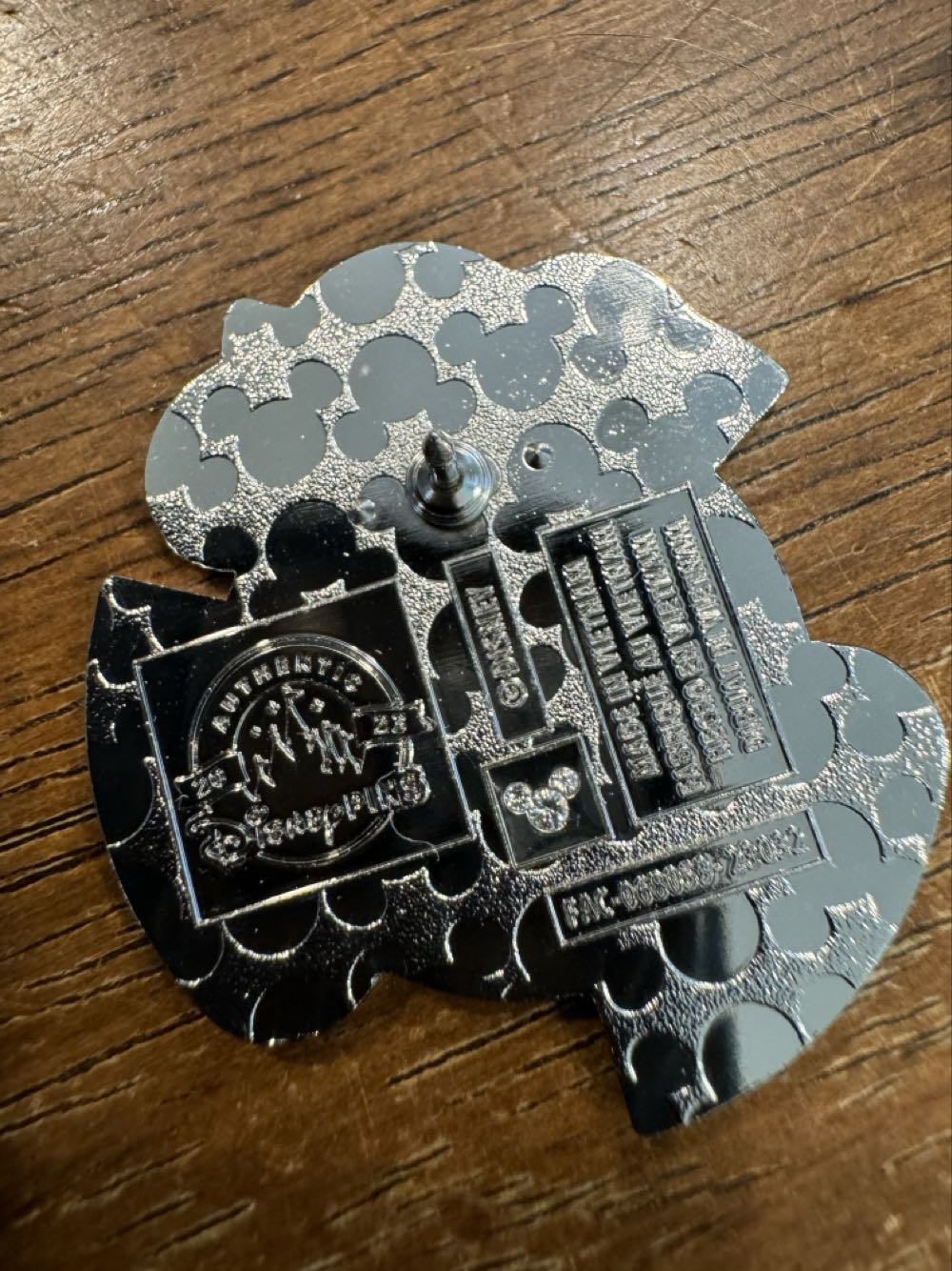 Minnie Mouse, Epcot Logos  pin collectible - Main Image 2