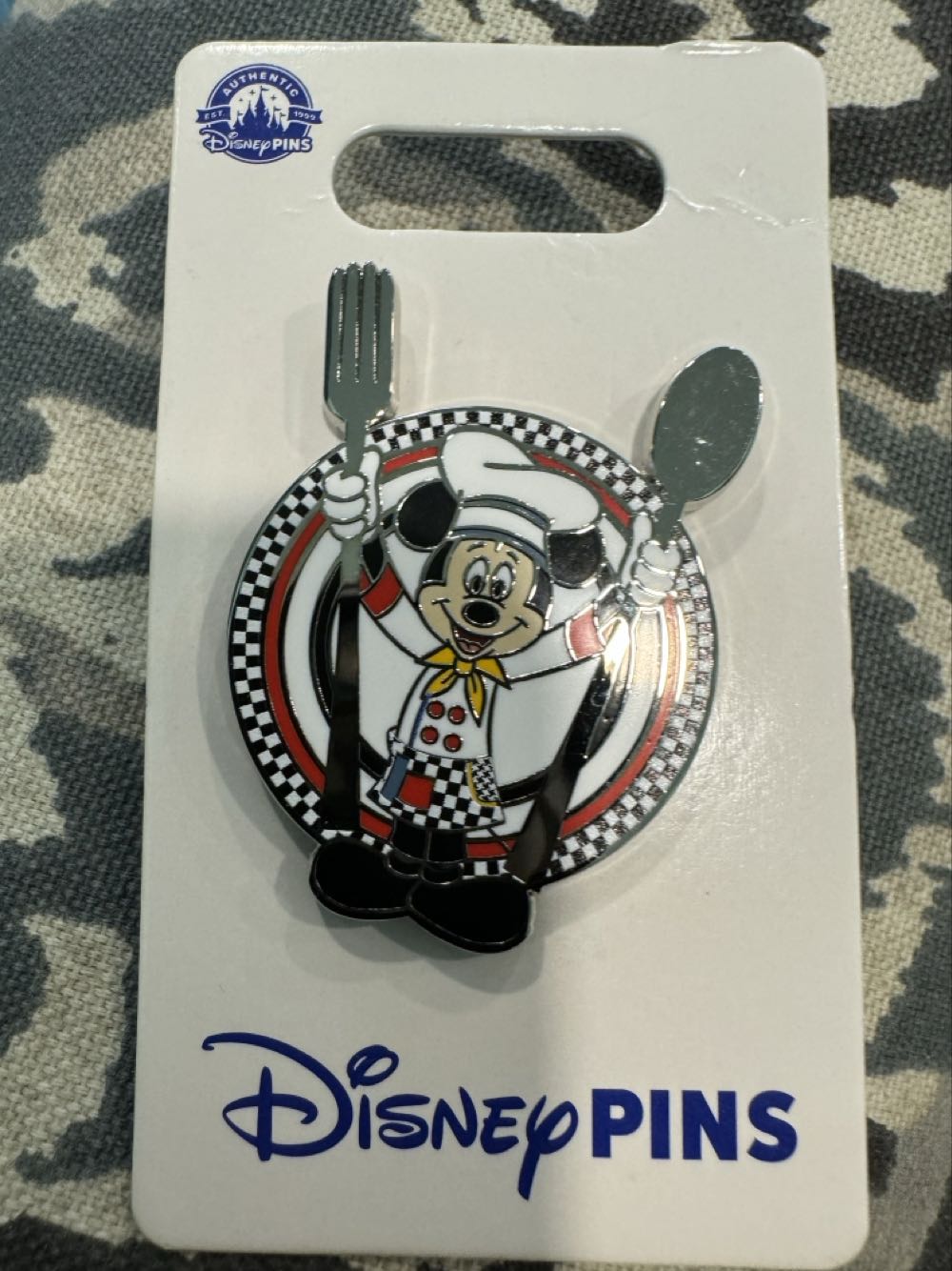 Chef Mickey  - Enamal pin collectible [Barcode 400974368869] - Main Image 2